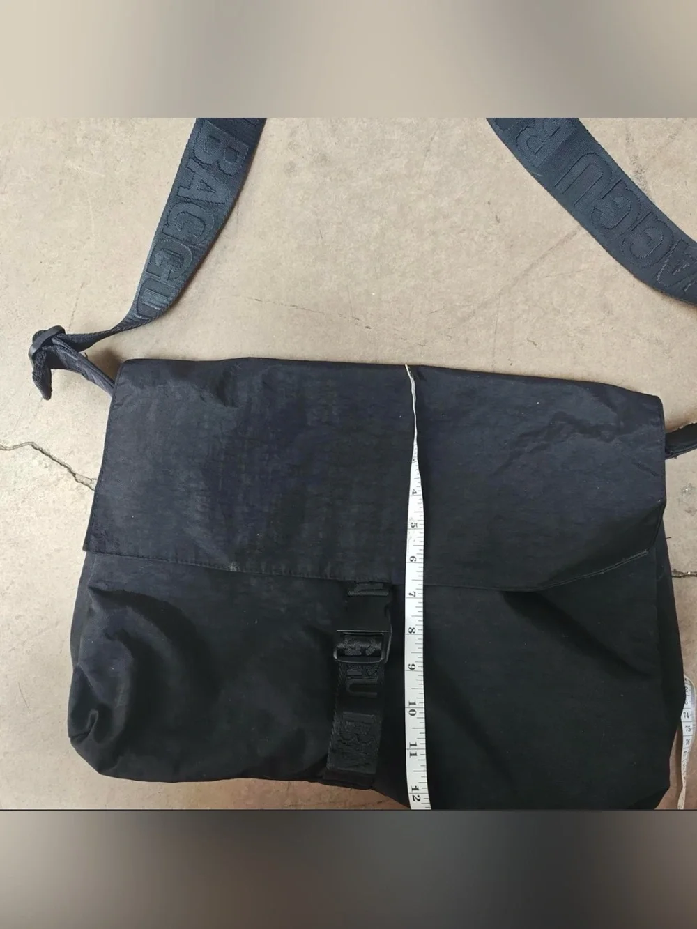 BAGGU Nylon Sport Messenger Bag in Black, Fits 13/14 inch laptop
